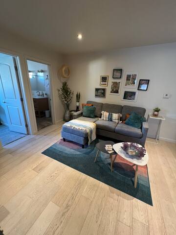 Stunning two bedroom apartment with a view! gallery image 3