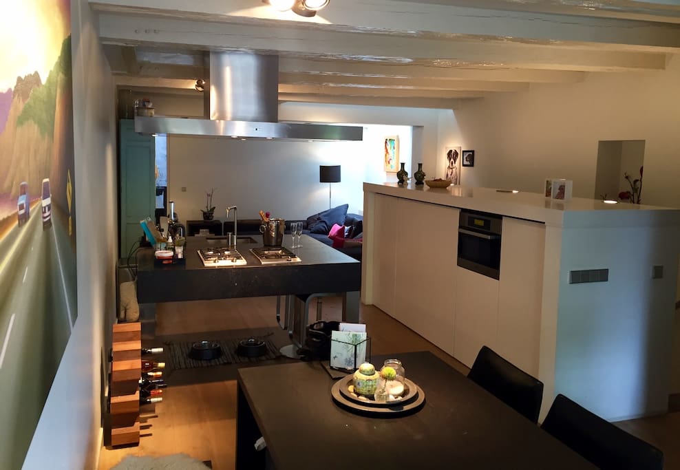 Overview dining, kitchen, living area.