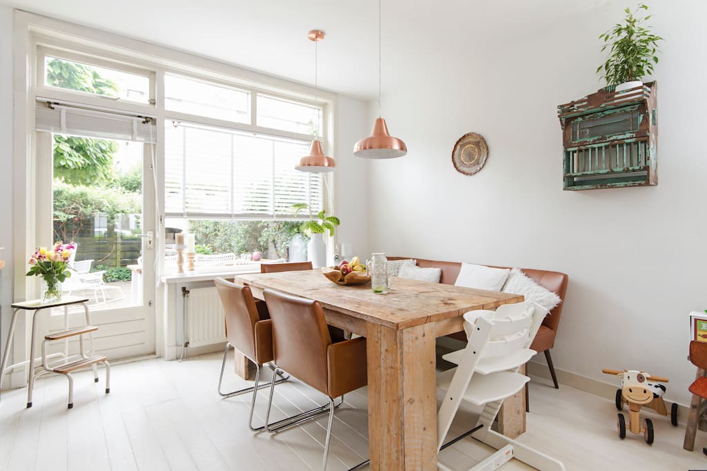 Lovely and spacious dining room with open kitchen