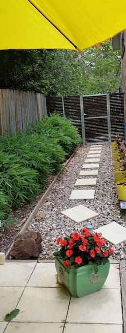 Your own tropical, private and secure entrance to Come and Go at your leisure.