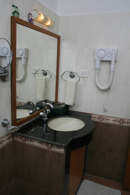 Wash basin