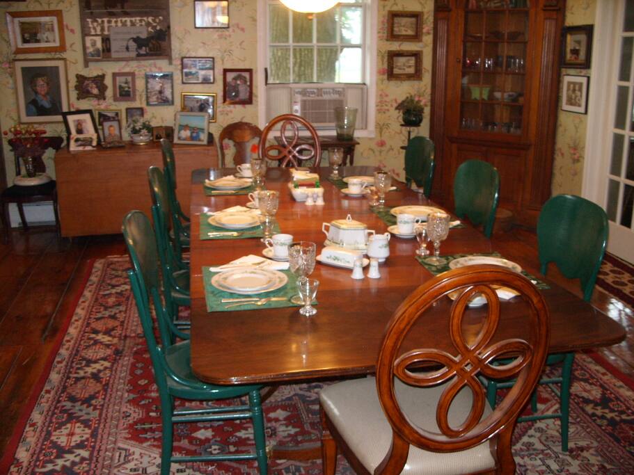 Breakfast Setting in Dinning Room