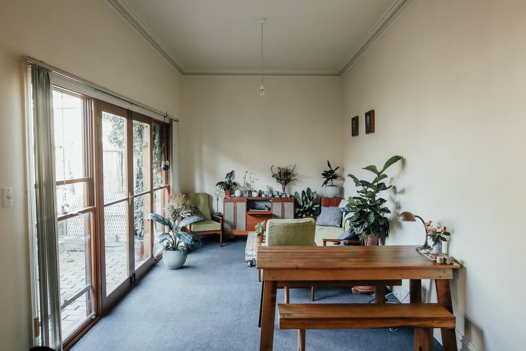 Open plan dining area and lounge