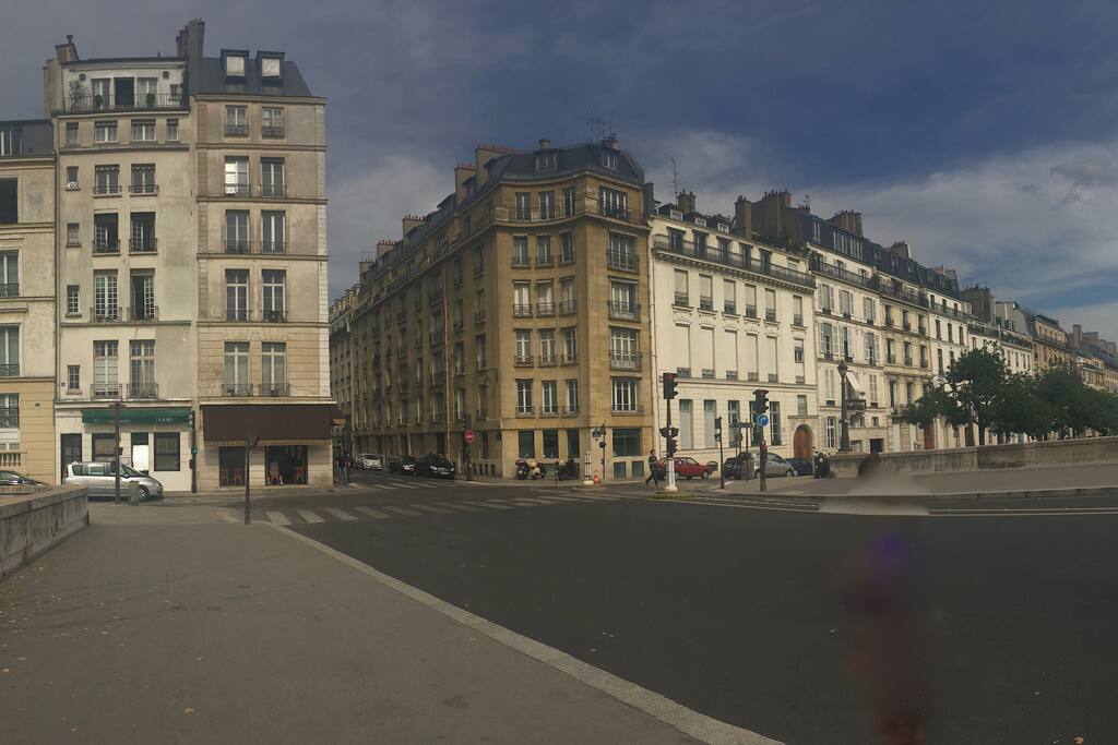 entrance to the island from "Rive gauche"