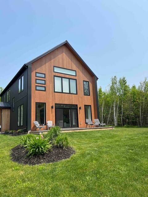 Stanhope Haven- new 4 bedroom Scandanavian Retreat