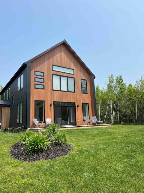 Top performing Airbnb: Stanhope Haven- new 4 bedroom Scandanavian Retreat in North Shore