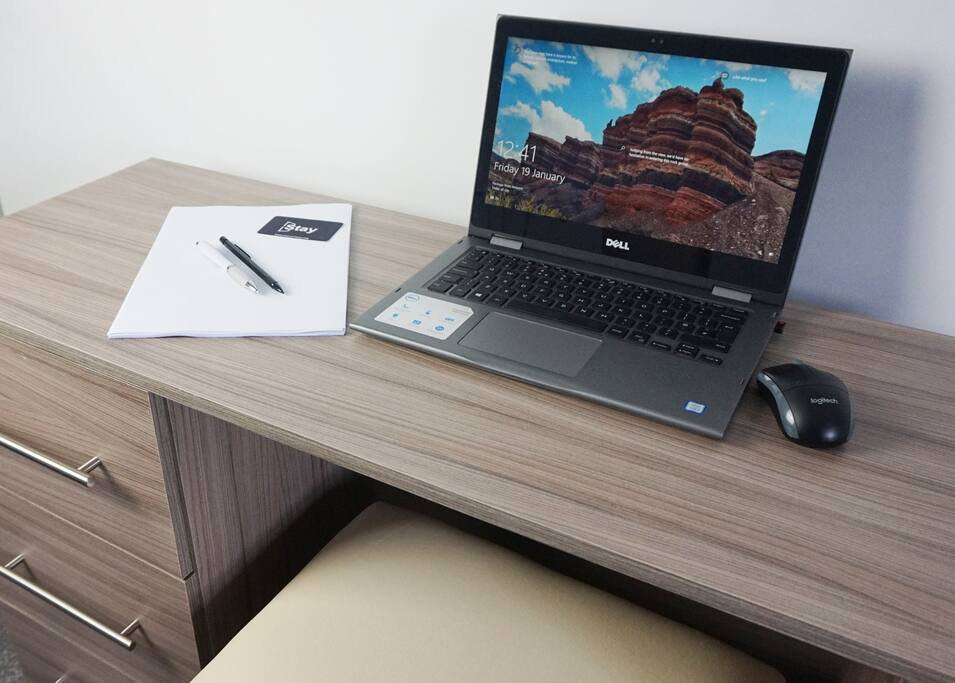 C Lovell Apartment Work Desk