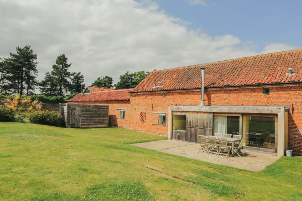 Hall Barn is an award-winning barn conversion and has been rated 5* by VisitEngland