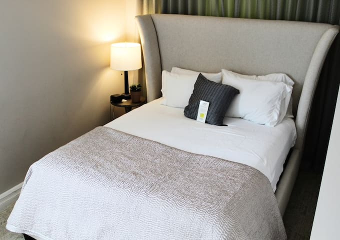 Luxury Suite with Kitchen at Erik’s Retreat