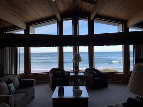 Gorgeous Oceanfront Home in Neskowin