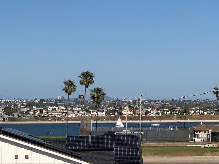 Bayside Retreat Steps To Sand- Great For Families! - San Diego, CA