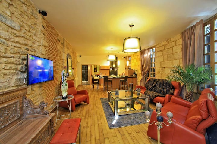 Prestigious apartment with Sarlat parking center