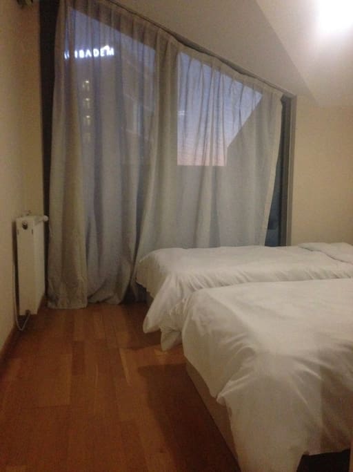 ONE OF THE ROOMS WITH TWO SINGLE BEDS