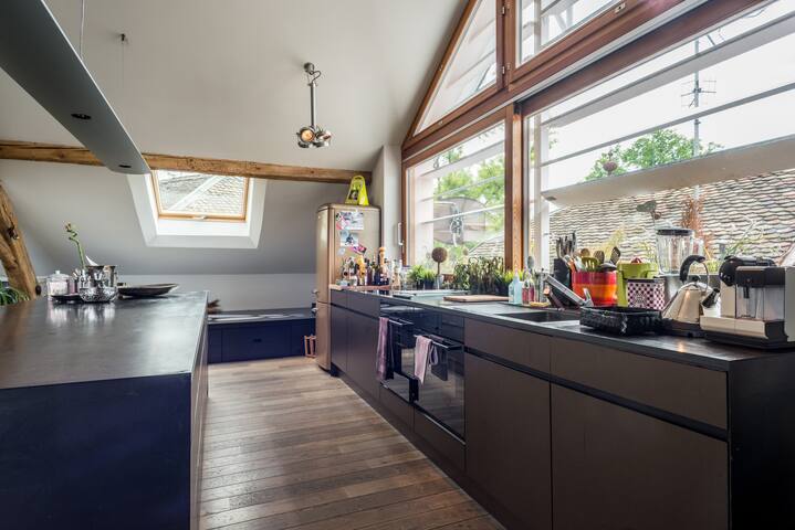 Unique Lake View 3BR – 245 sqm gallery image 3