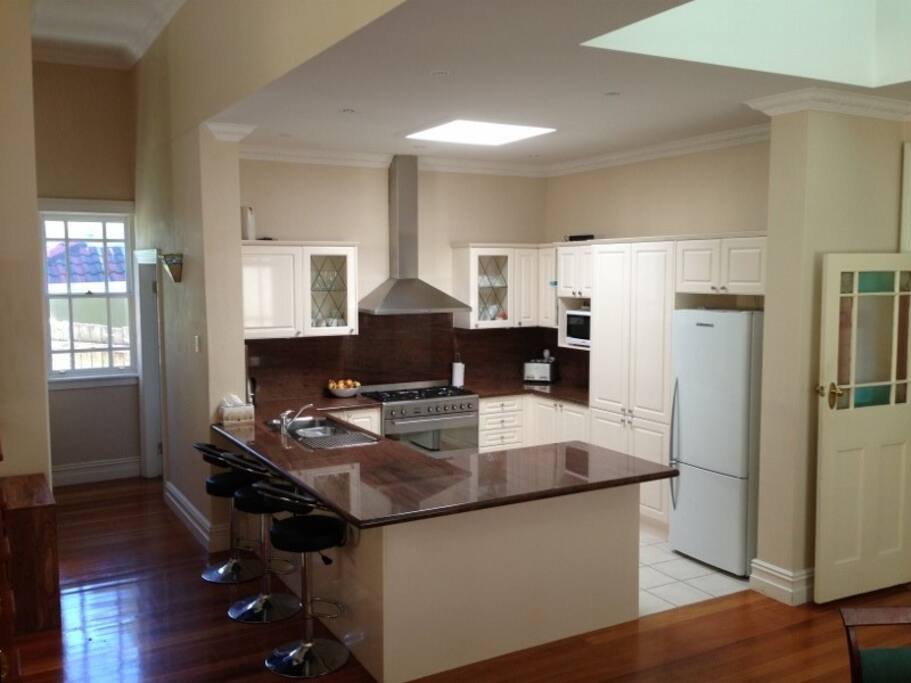 Large entertainers’ kitchen (fully equipped) with 900cm oven, dishwasher, microwave, 6 burner gas cook top, granite kitchen with s/steel Smeg appliances