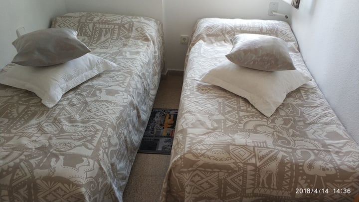 ห้องนอนเตียงคู่