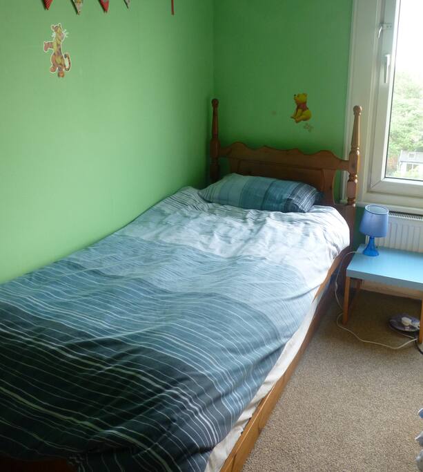 Second bedroom
(additional single bed available)