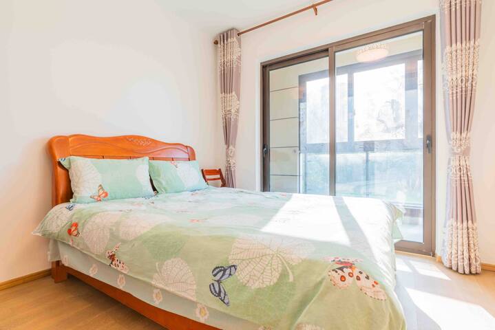 上海松江佘山温馨两室一厅套房 可做饭带花园 Condominiums For Rent In Shanghai Shanghai China 上海松江佘山温馨两室一厅套房 可做饭带花园 Condominiums For Rent In Shanghai Shanghai China