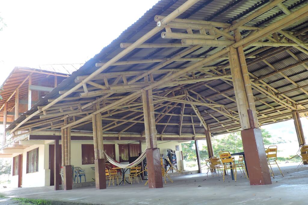 pista de baile y restaurante