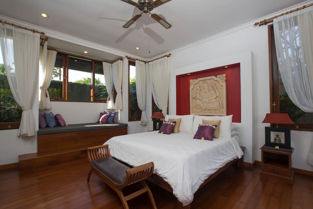 Downstairs bedroom#1