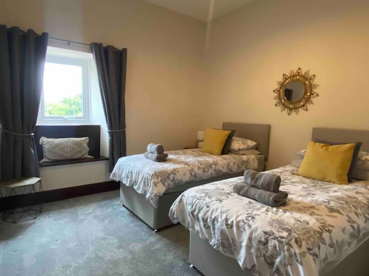 Twin bedroom with 2 full size single beds. 