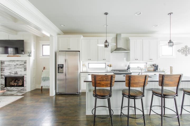 East Nashville Stunner <10mins to Broadway! gallery image 5