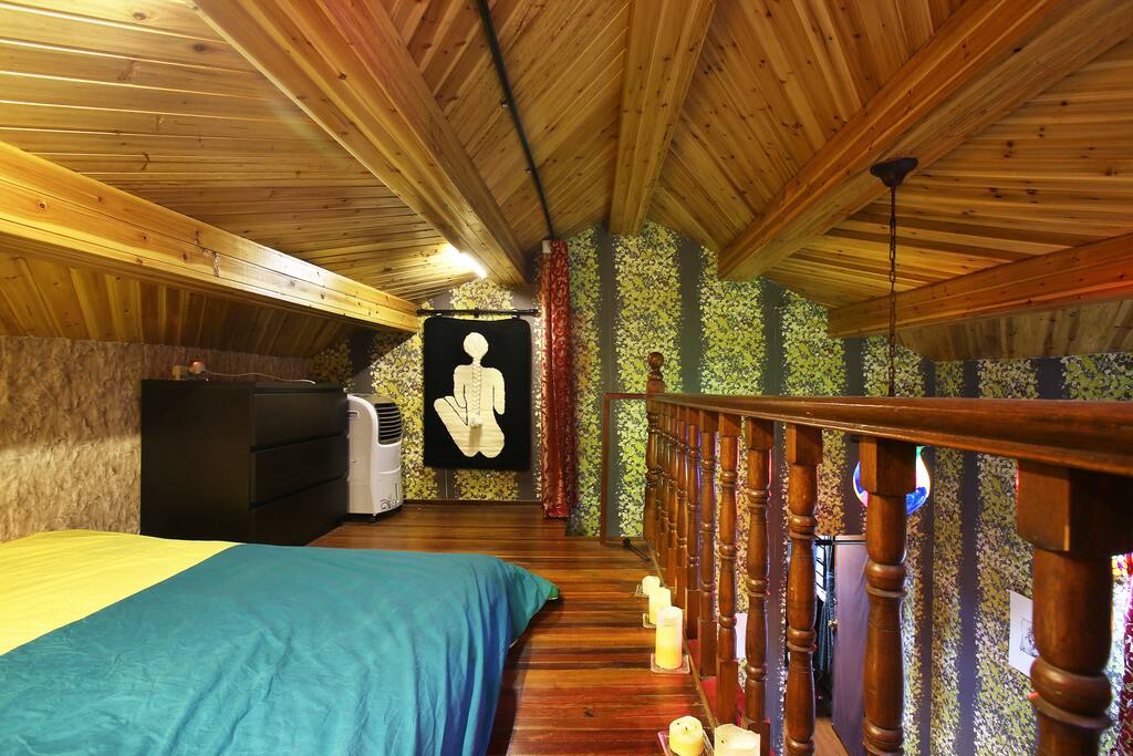 Attic Bedroom 阁楼卧室