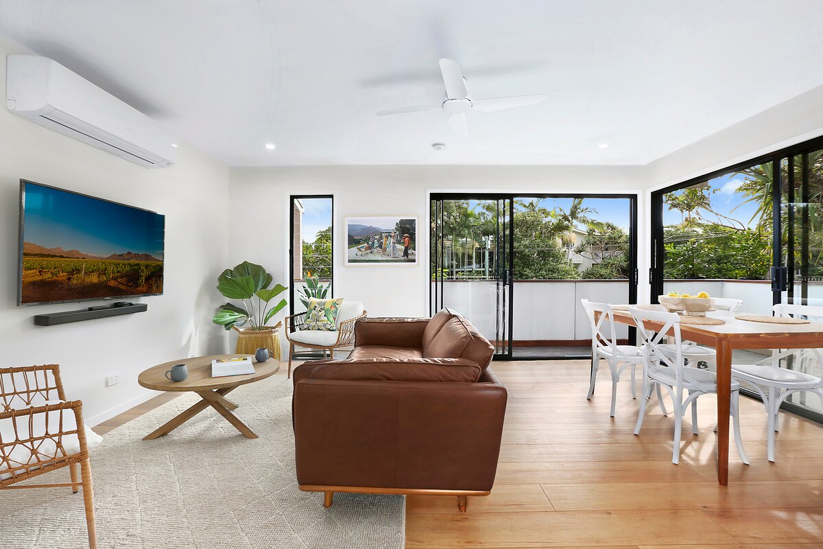 Successful Airbnb property: 2 Sunfilled Sandybottoms Luxury Noosa Heads Suite in Noosa Heads