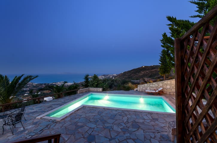 7 bedroom villa outside Heraklion