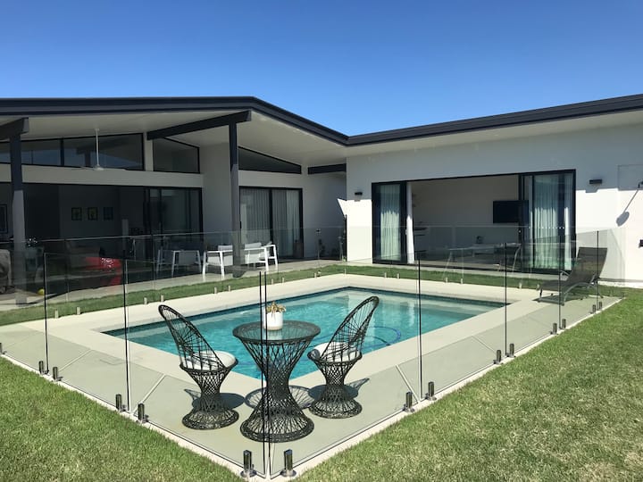 Mid Mod Casuarina - Casuarina