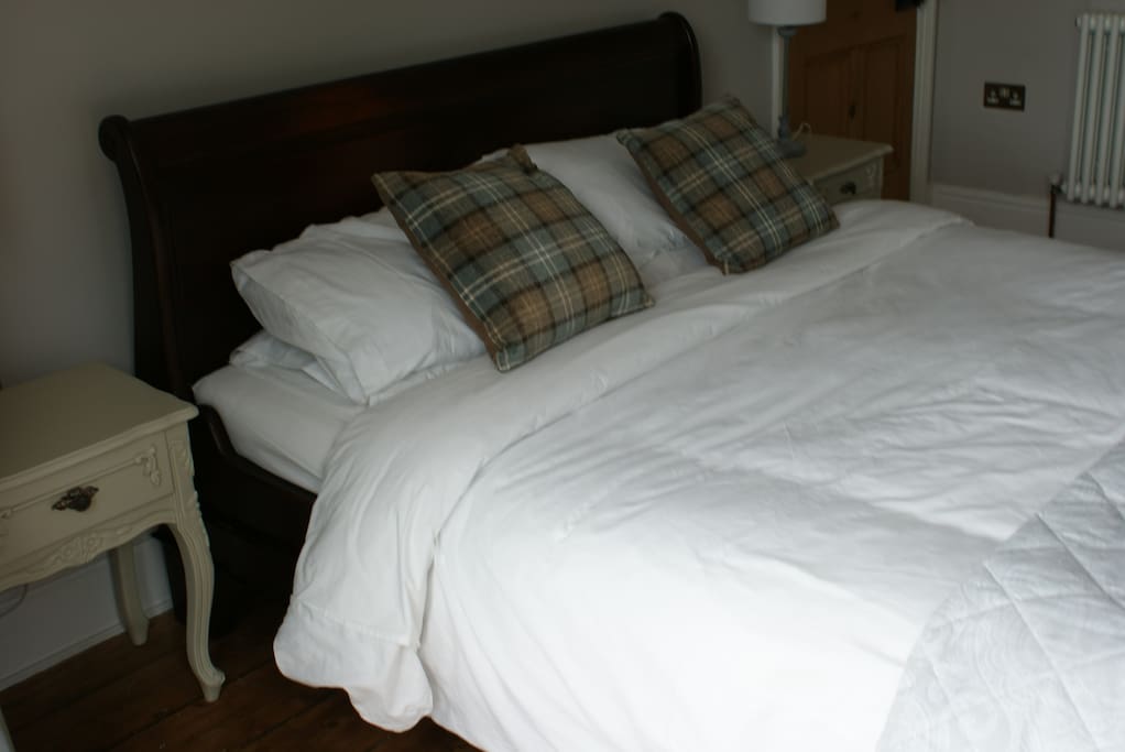 Comfortable King Sized Sleigh Bed