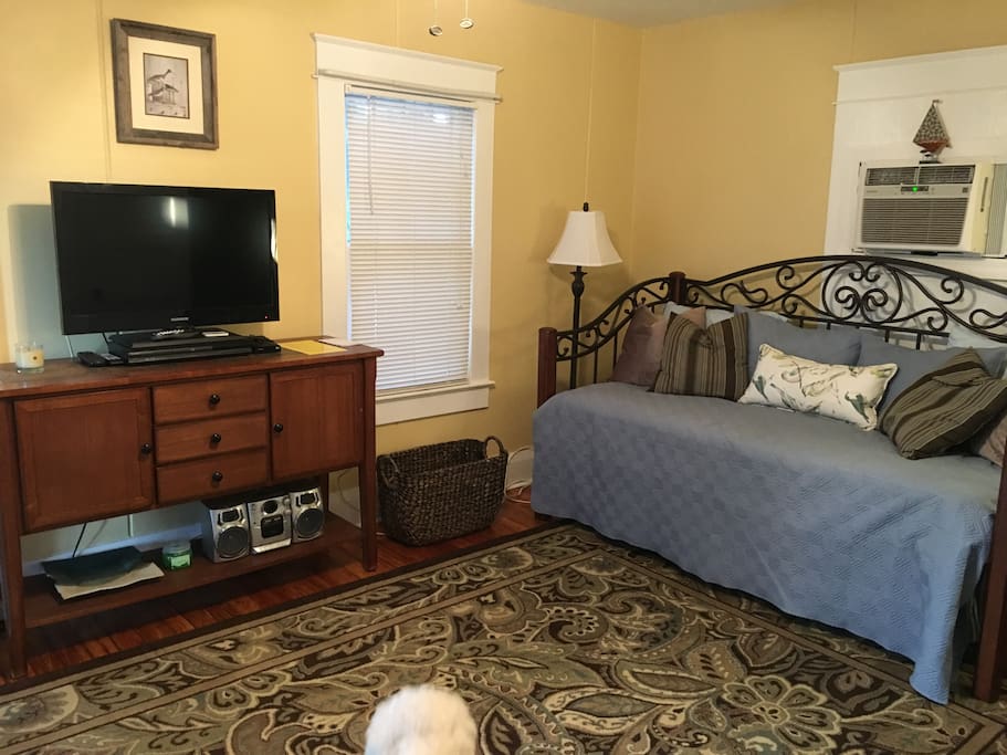 32" flat screen TV