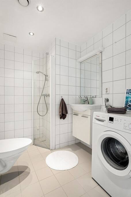 Modern batchroom with heated tiles