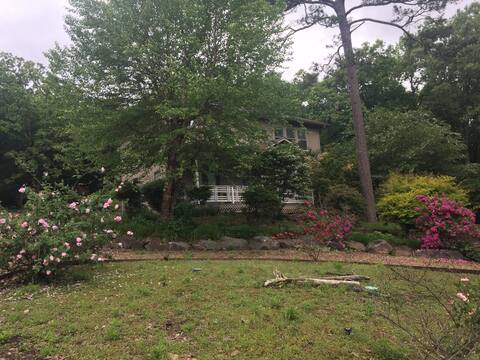 Paw Paw Tree Estate with Guest House Petit Jean Mt
