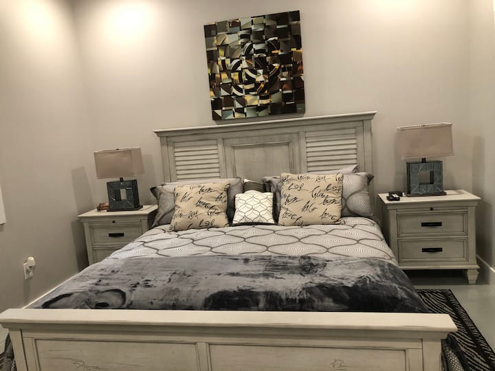 Kitanda aina ya King ukubwa wa chumba cha kulala 