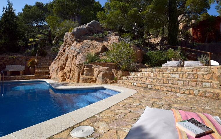 VILLA MIRADOR – Vistas panorámicas y gran jardín gallery image 5