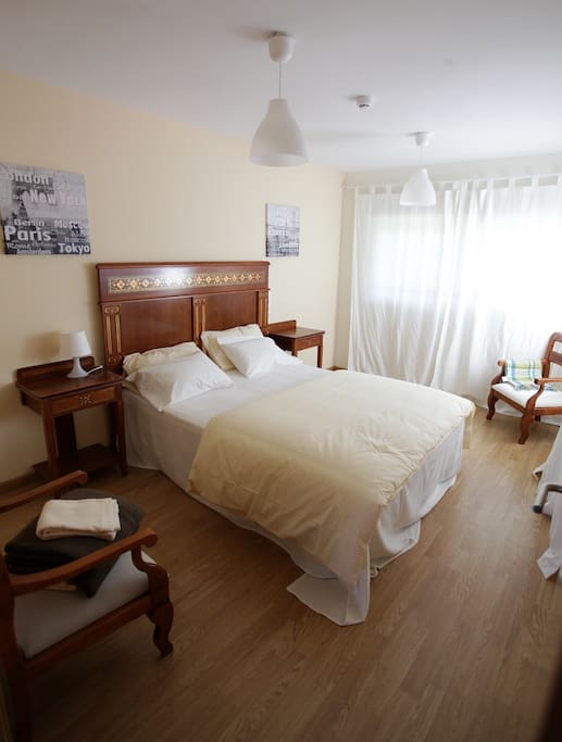 Una habitación de matrimonio
