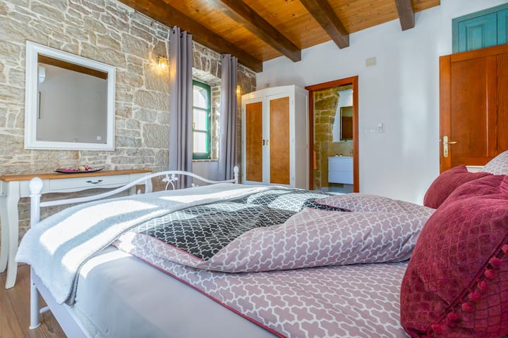 غرفة النوم 1