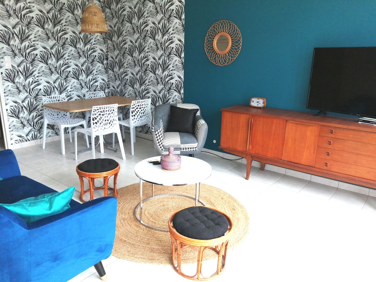 Top performing Airbnb: Renovated waterfront apartment in Locquirec