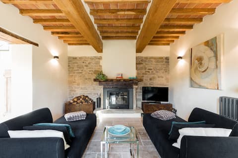 Top Airbnb: Tofanello Turquoise Luxury with Outdoor Pool in Monte Santa Maria Tiberina