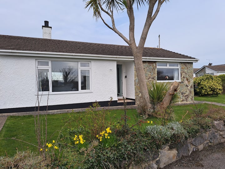 Comfy, relaxing dog friendly bungalow in Moelfre Bungalows for Rent
