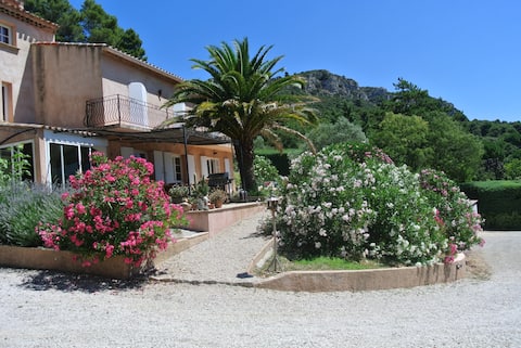 Vauvenargues Ste Victoire 300 sq. m