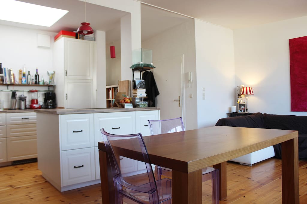 Wohnzimmer mit Esstisch
