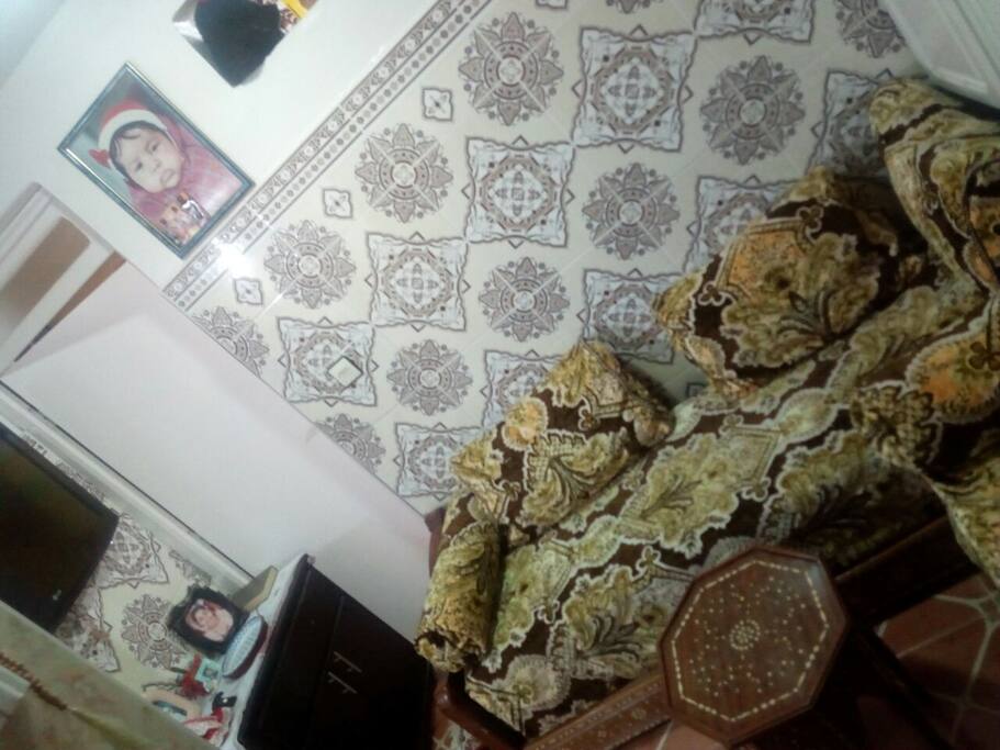 salon marocain privé avec la télévision