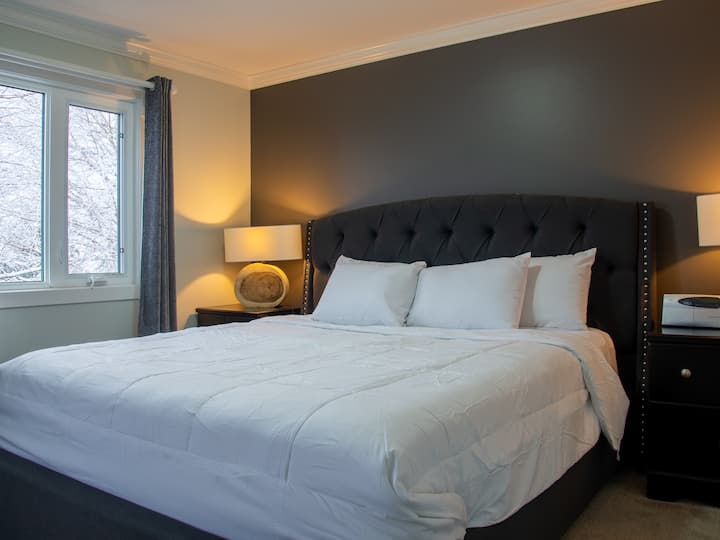 Spálňa s manželskou posteľou King 3