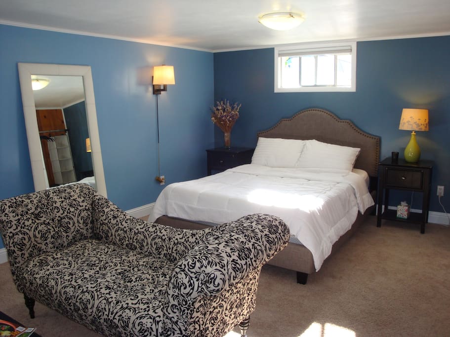 Queen bedroom suite with wall to wall carpet