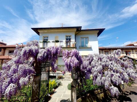 Spacious bright house with garden in Bra center