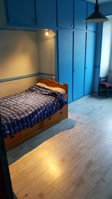 Chambre lit simple (190X100)