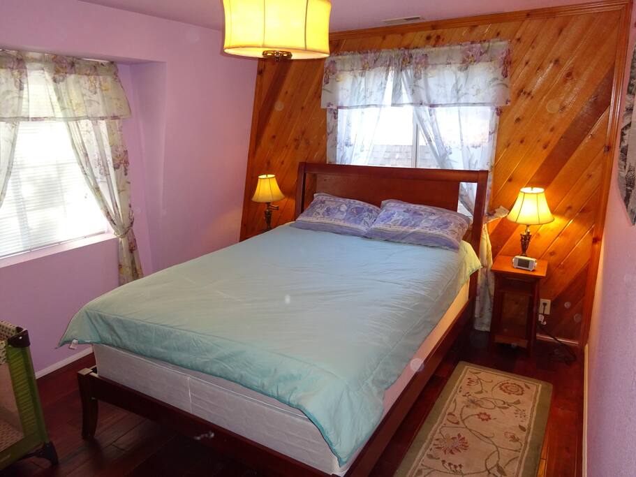 Bedroom,Indoors,Room,Bed,Furniture