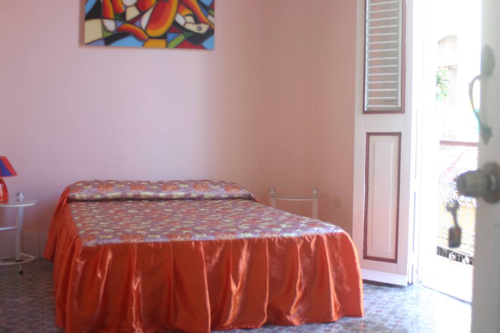 Habitación junto al balcón con otra cama individual